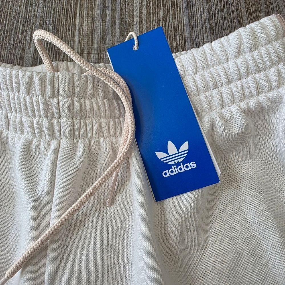 Adidas Fashion Graphics Floral Shorts Fleece Cream Tan IS3869 Women's Small S - Picture 5 of 7